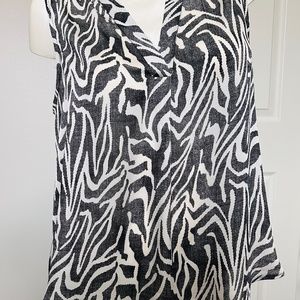 Vince Caumuto L V-Neck Black/White Abstract Print Sleeveless Blouse